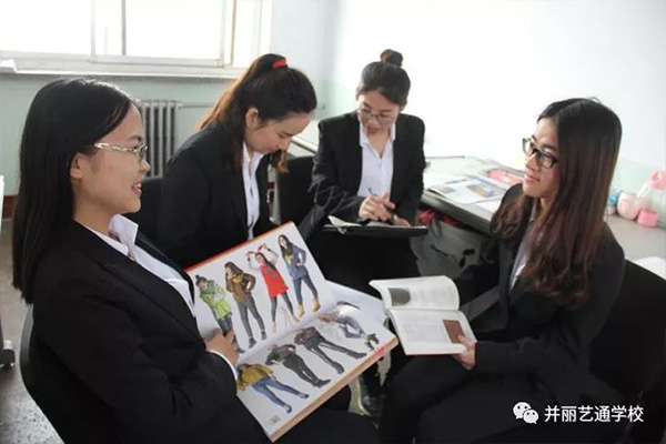 教研中老师各抒已见