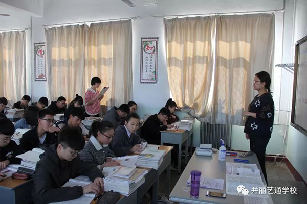 课堂上神采飞扬的老师